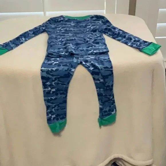 LITTLE Rebels - Picture 3 of 9